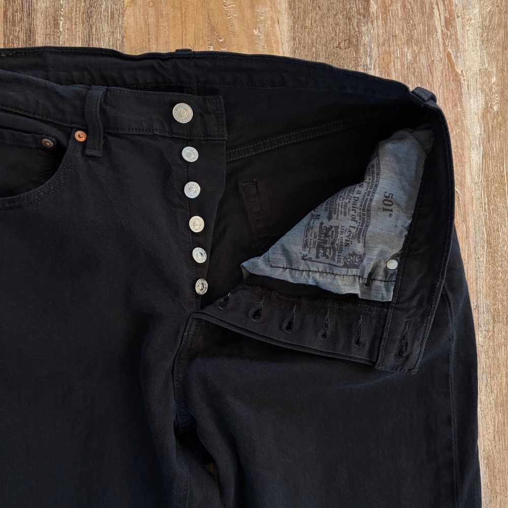 Levis 501 Original Fit Black Straight Leg Jeans Raw Hem Button Fly W31 L30 - Picture 5 of 14
